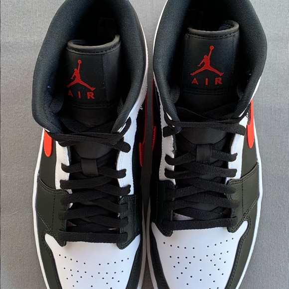 Jordan 1 mid ❌SOLD🎁 - Picture 8 of 9